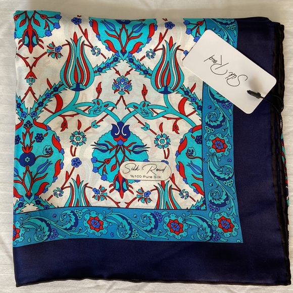NWT Pure 100% Silk Square Scarf/Hijab Made in Turkey - Picture 3 of 6